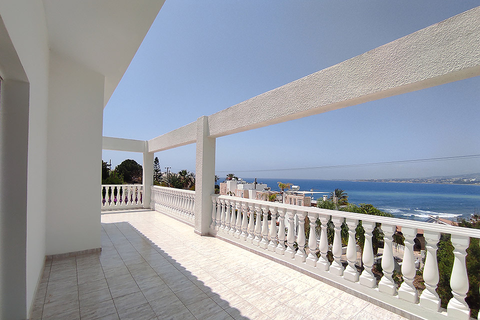 Theo Sunset Bay Villa for 10 persons in Coral Bay Cyprus
