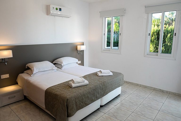 3-bedroom Theo Sunset Bay Villa for 10 persons in Paphos