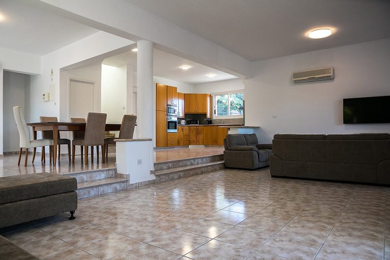 Theo Sunset Bay Villa for 10 persons in Coral Bay