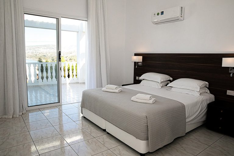 Theo Sunset Bay Villa for 10 persons in Paphos